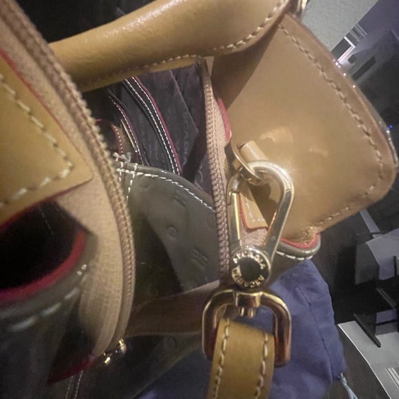 Acadia patented leather shoulder bag with handles and straps - Picture 9 of 11